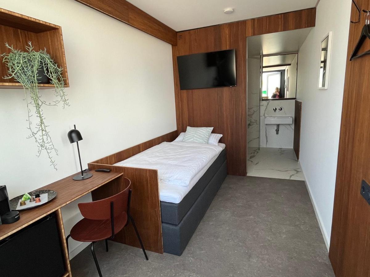 Tin Inn - Hueckelhoven - Das Hotel Aus Hochwertig Ausgebauten Ueberseecontainern Экстерьер фото