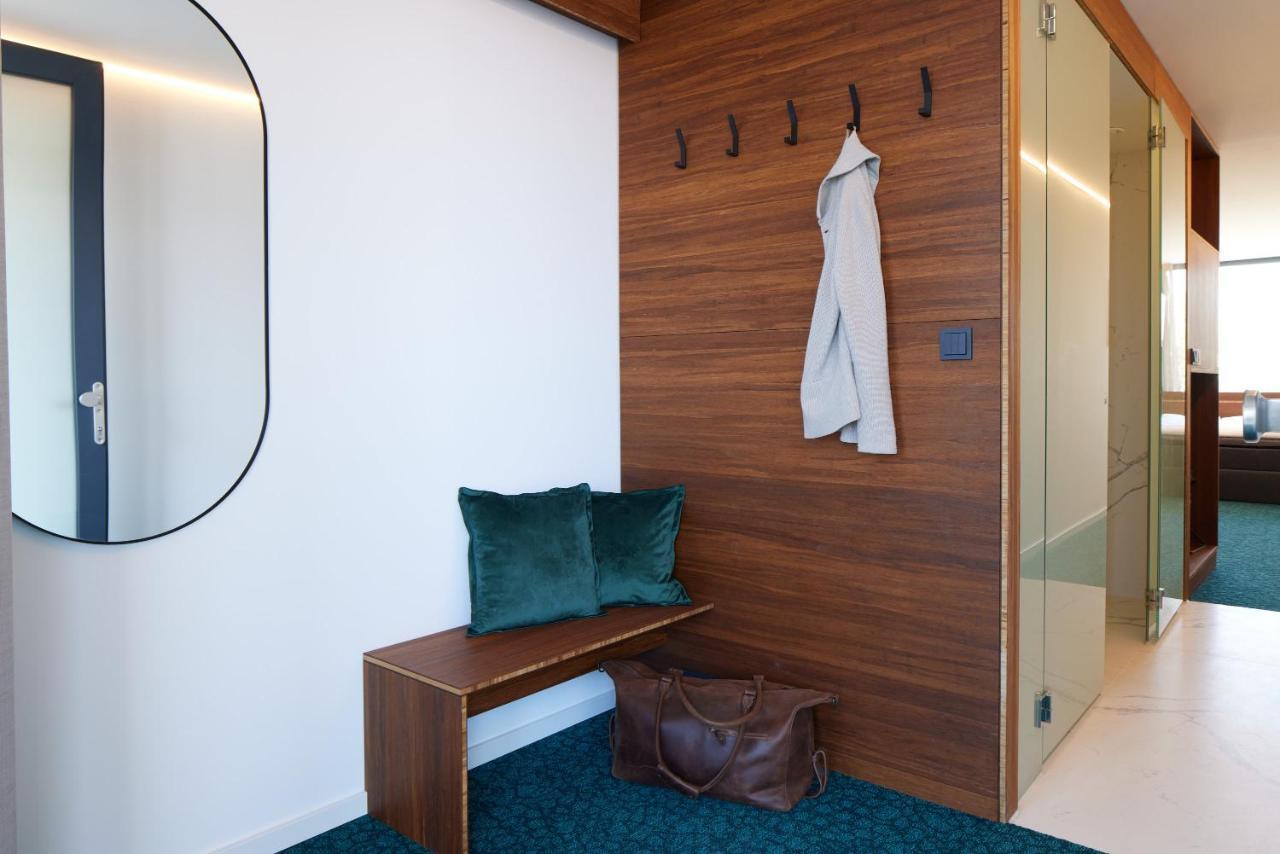 Tin Inn - Hueckelhoven - Das Hotel Aus Hochwertig Ausgebauten Ueberseecontainern Экстерьер фото