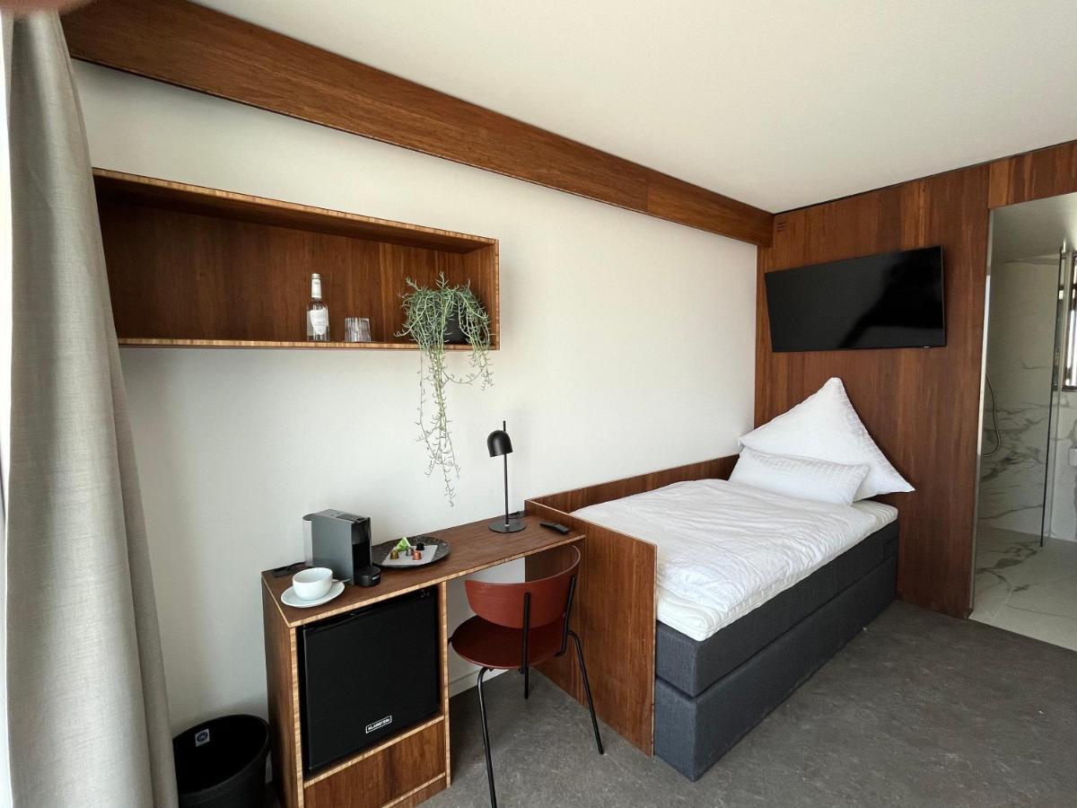 Tin Inn - Hueckelhoven - Das Hotel Aus Hochwertig Ausgebauten Ueberseecontainern Экстерьер фото