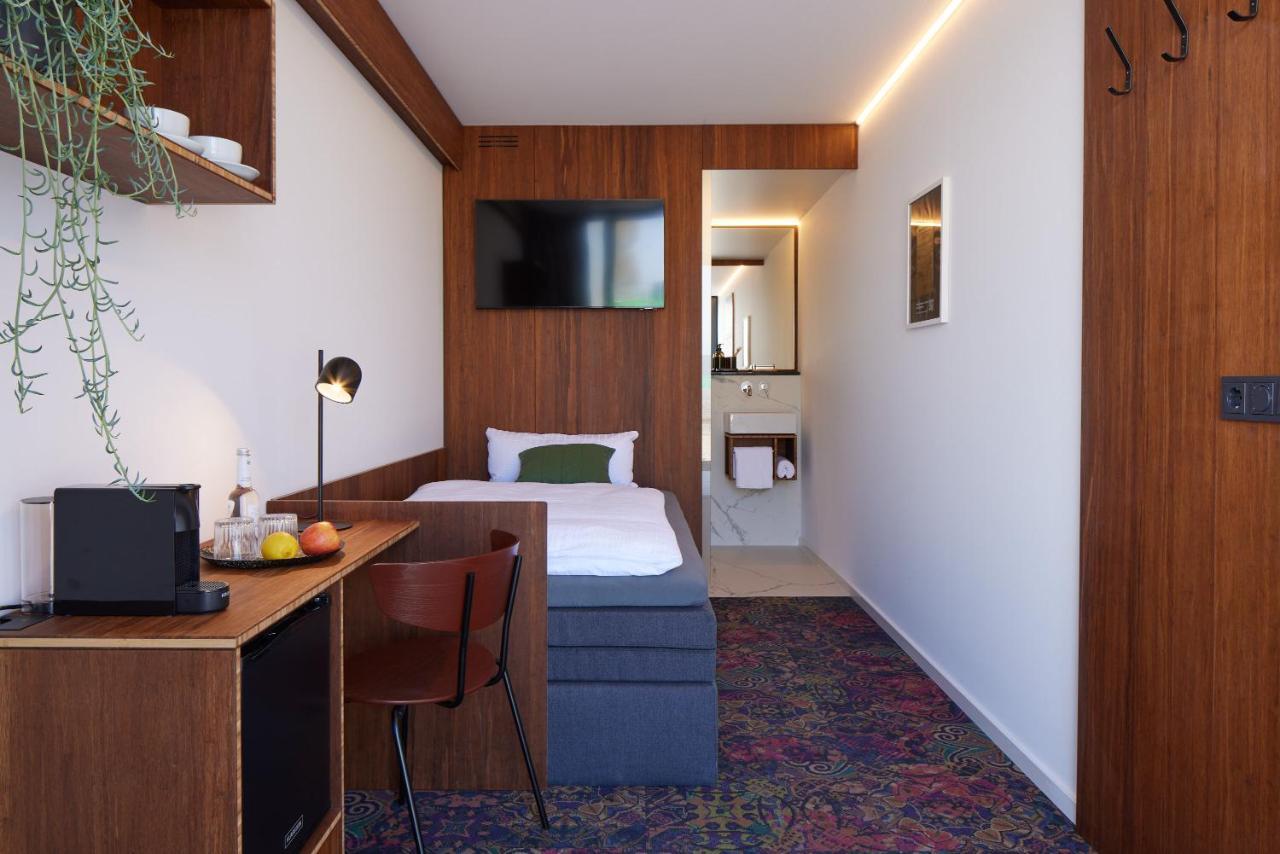 Tin Inn - Hueckelhoven - Das Hotel Aus Hochwertig Ausgebauten Ueberseecontainern Экстерьер фото
